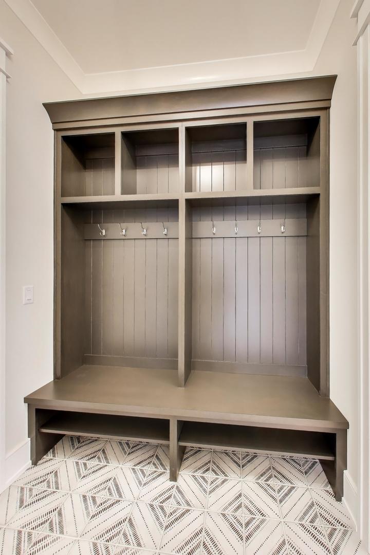 160 E Cayuga Avenue, Elmhurst, IL 60126