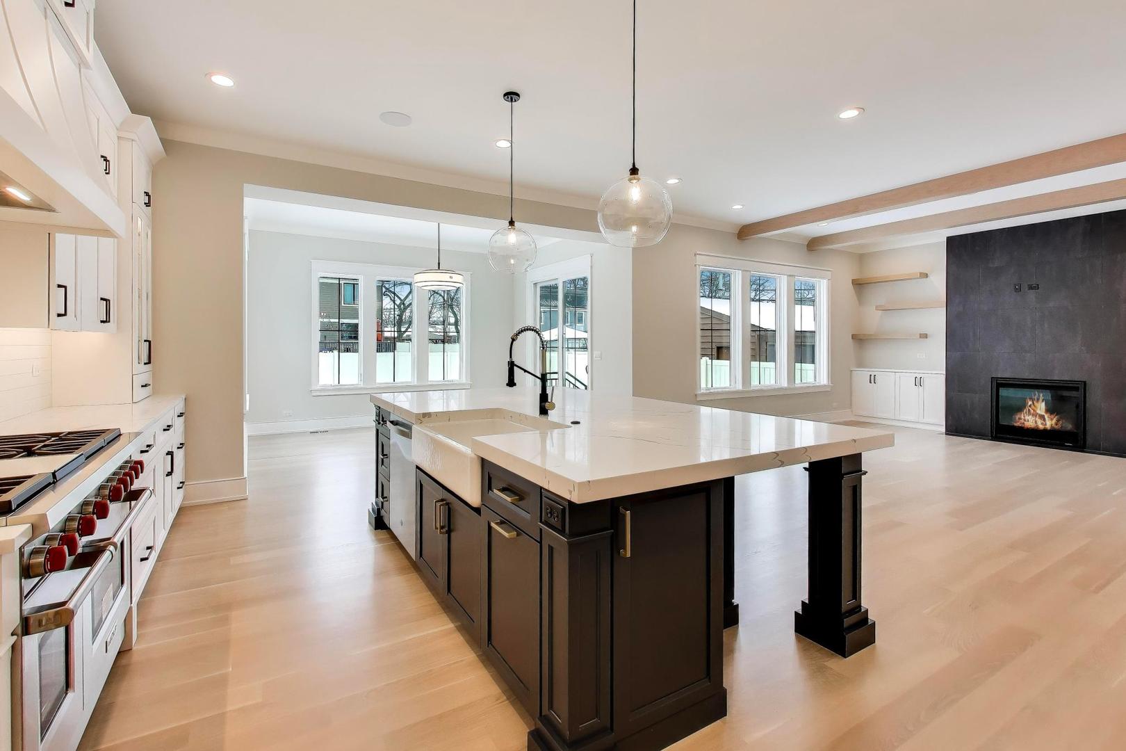 160 E Cayuga Avenue, Elmhurst, IL 60126