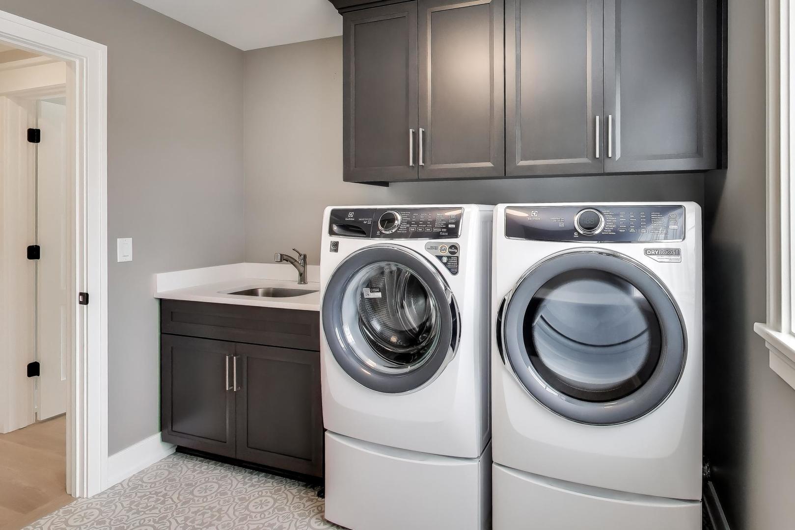 160 E Cayuga Avenue, Elmhurst, IL 60126