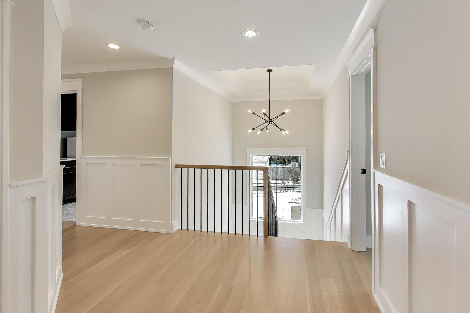 160 E Cayuga Avenue, Elmhurst, IL 60126