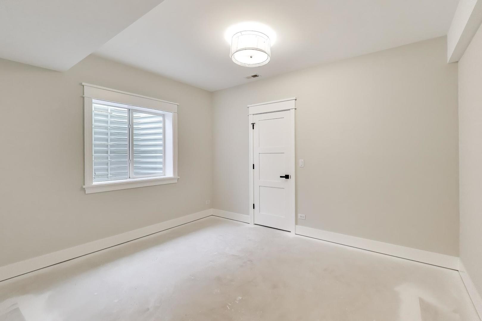 160 E Cayuga Avenue, Elmhurst, IL 60126