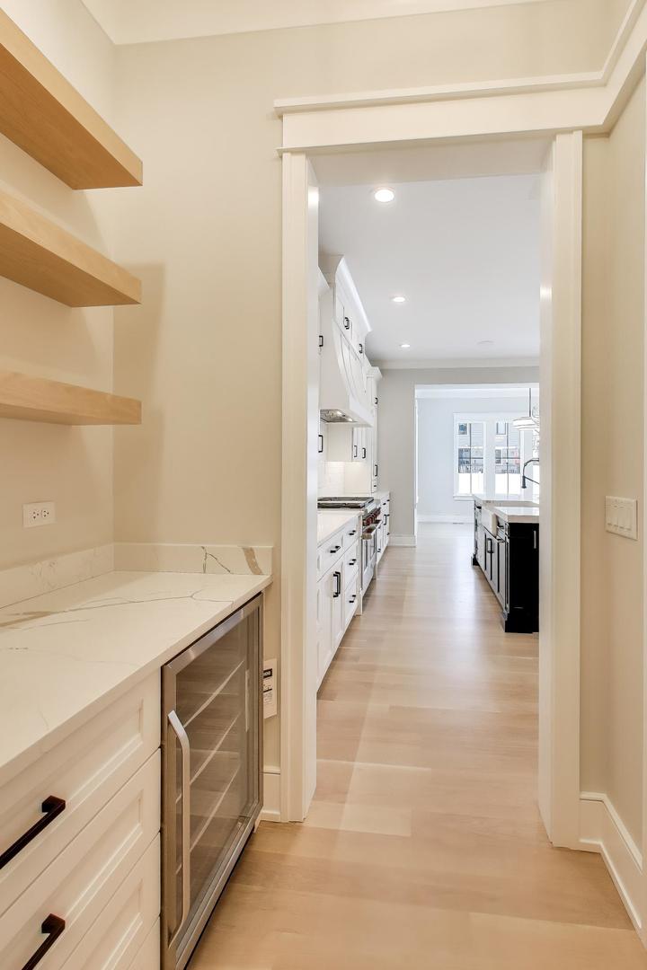 160 E Cayuga Avenue, Elmhurst, IL 60126