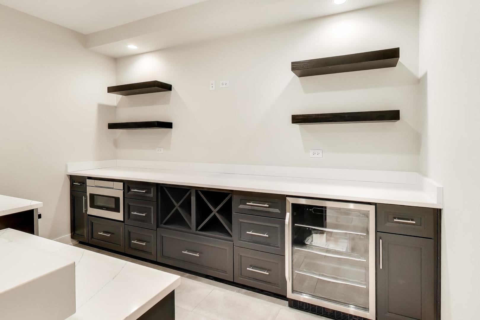 160 E Cayuga Avenue, Elmhurst, IL 60126