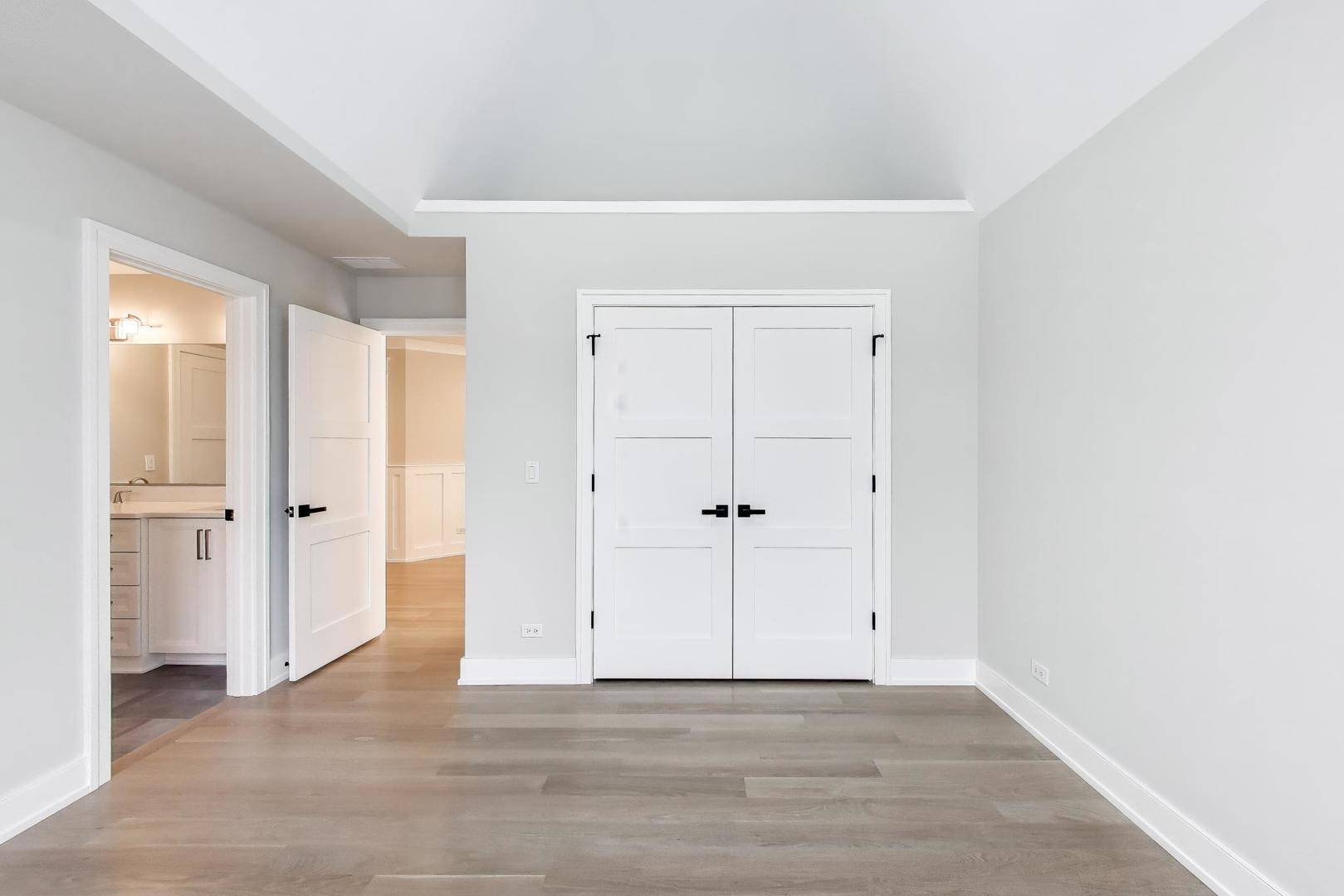 160 E Cayuga Avenue, Elmhurst, IL 60126