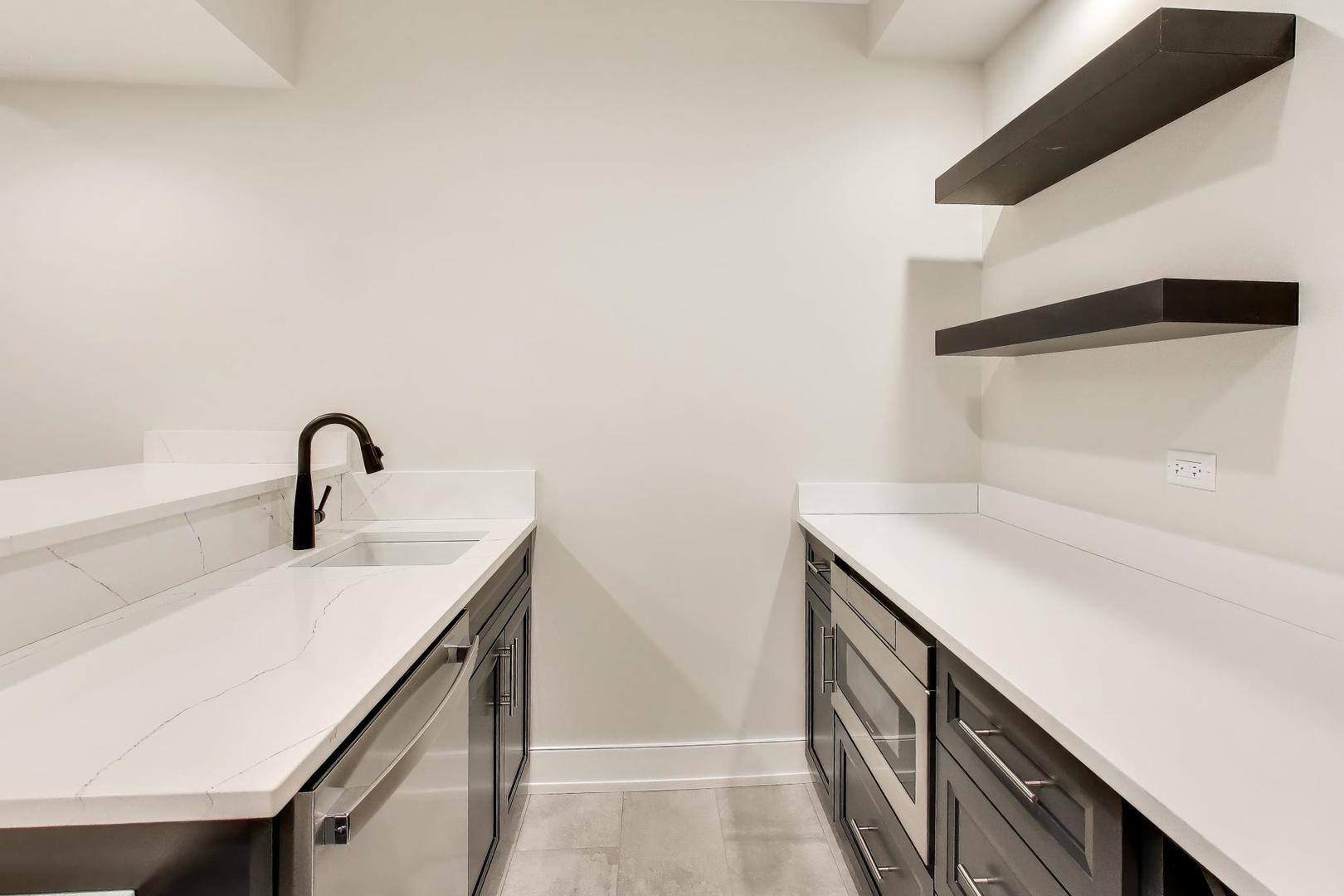 160 E Cayuga Avenue, Elmhurst, IL 60126