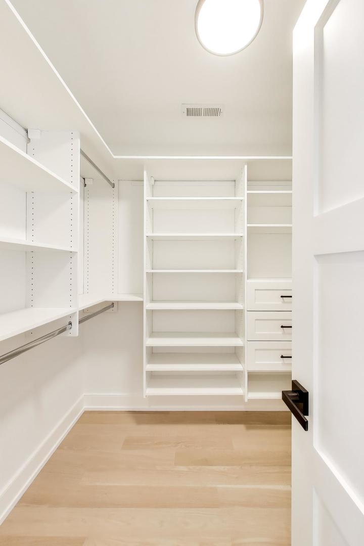 160 E Cayuga Avenue, Elmhurst, IL 60126