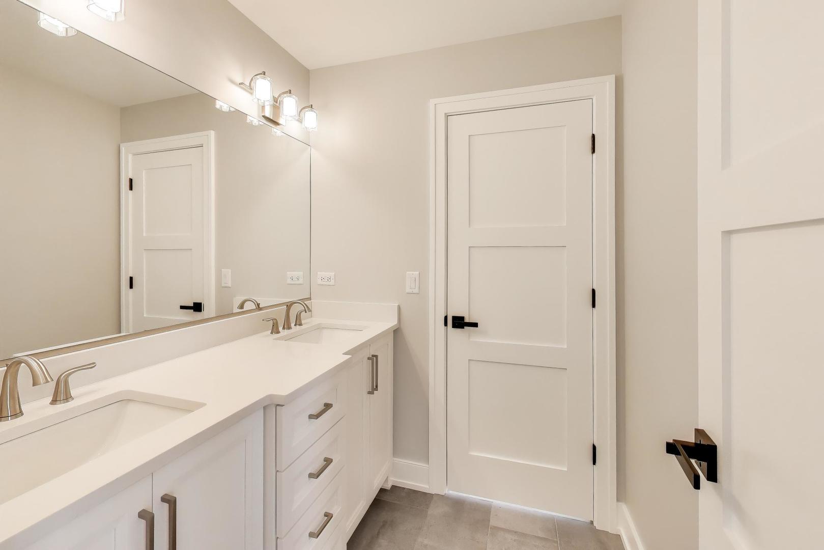 160 E Cayuga Avenue, Elmhurst, IL 60126