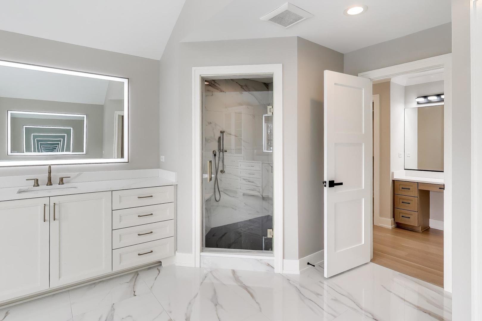 160 E Cayuga Avenue, Elmhurst, IL 60126