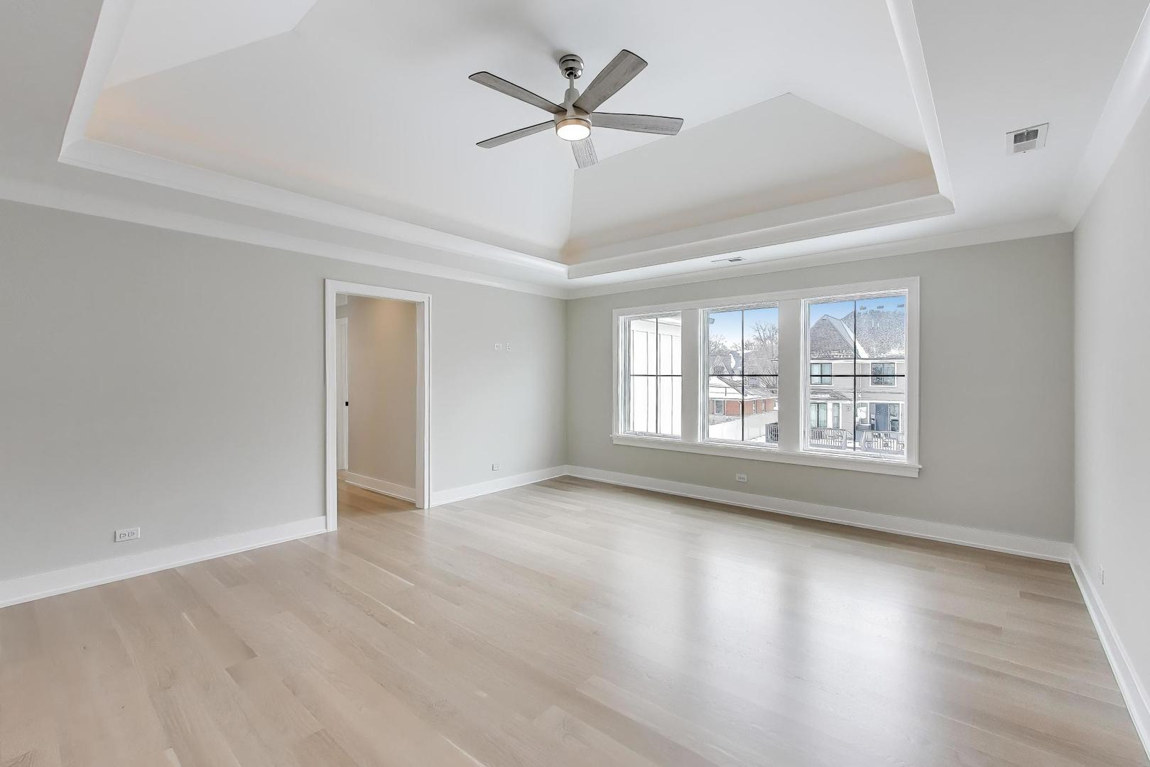 160 E Cayuga Avenue, Elmhurst, IL 60126