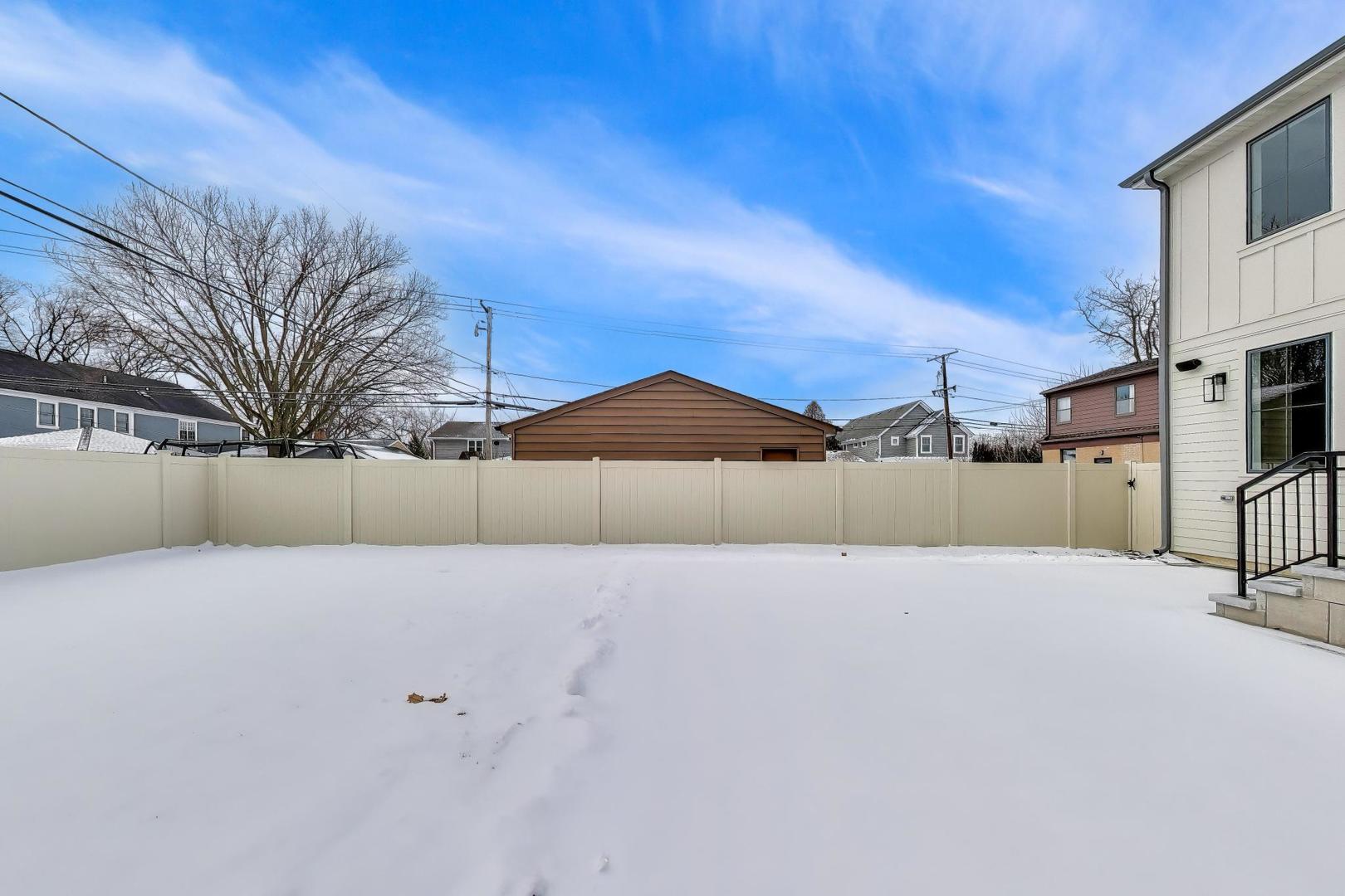 160 E Cayuga Avenue, Elmhurst, IL 60126