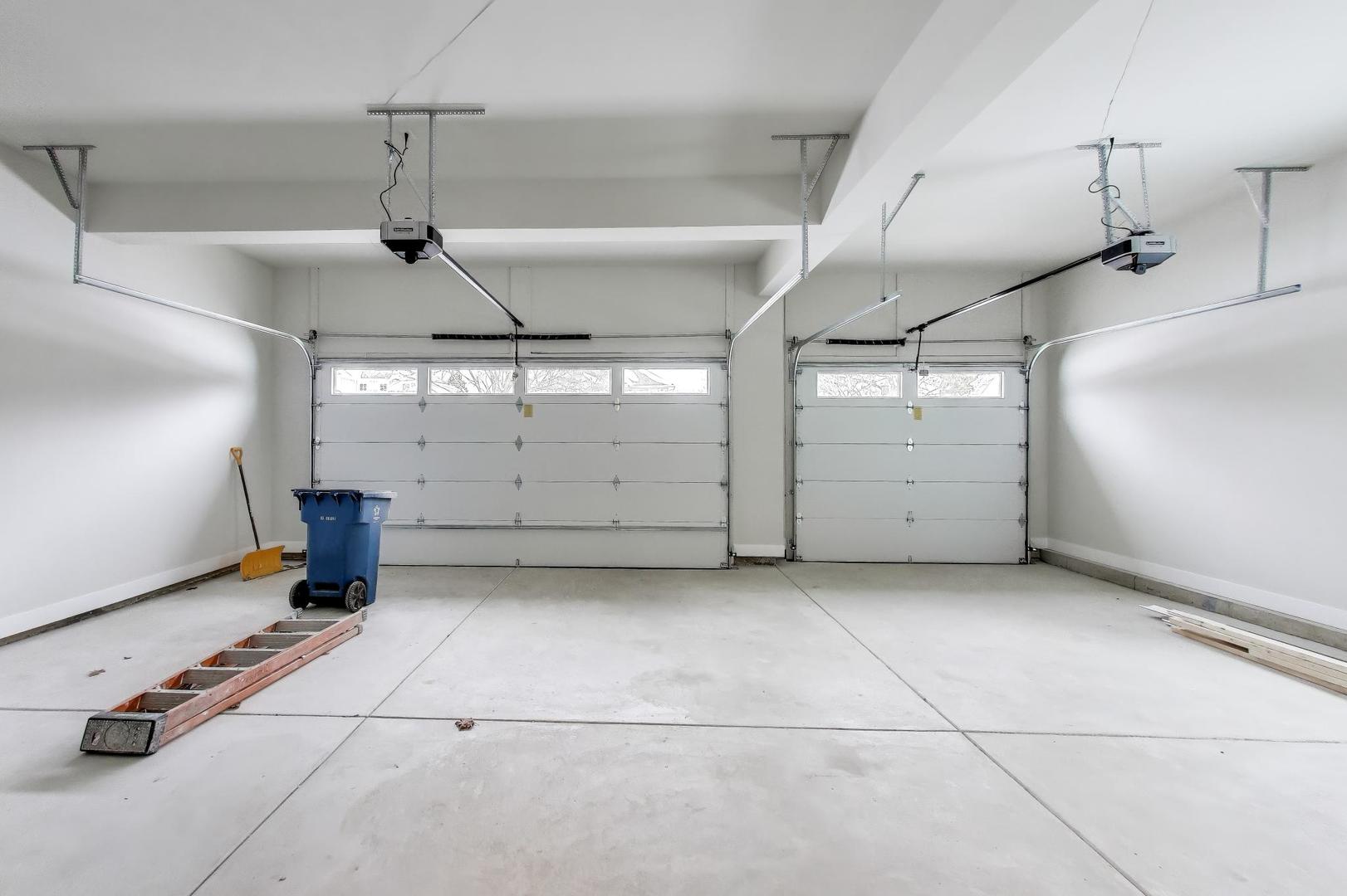 160 E Cayuga Avenue, Elmhurst, IL 60126