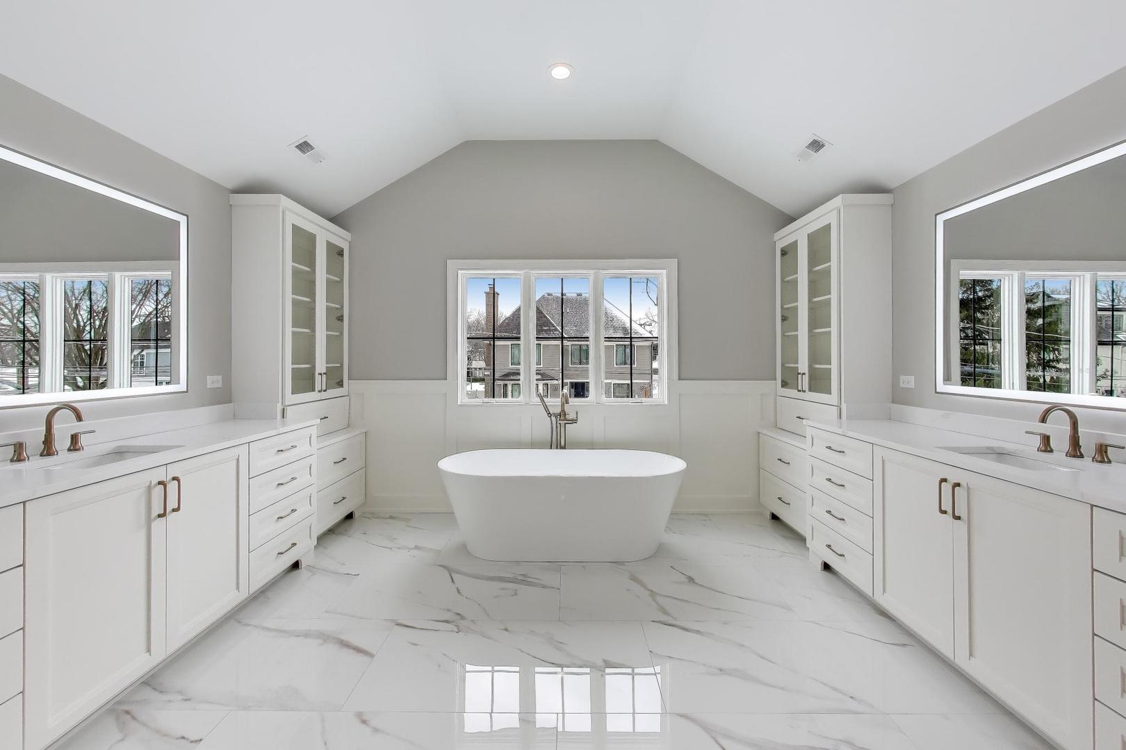 160 E Cayuga Avenue, Elmhurst, IL 60126