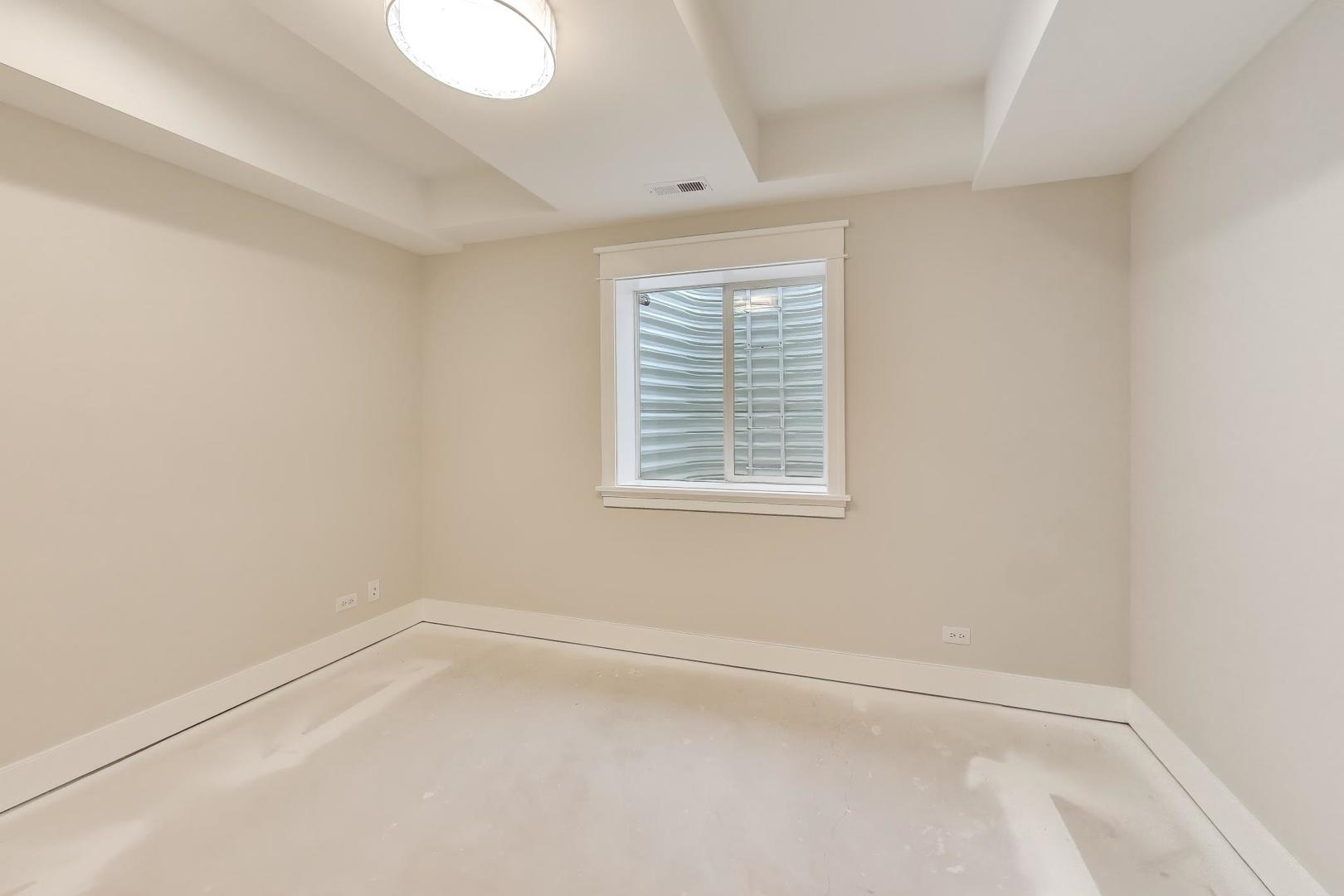 160 E Cayuga Avenue, Elmhurst, IL 60126