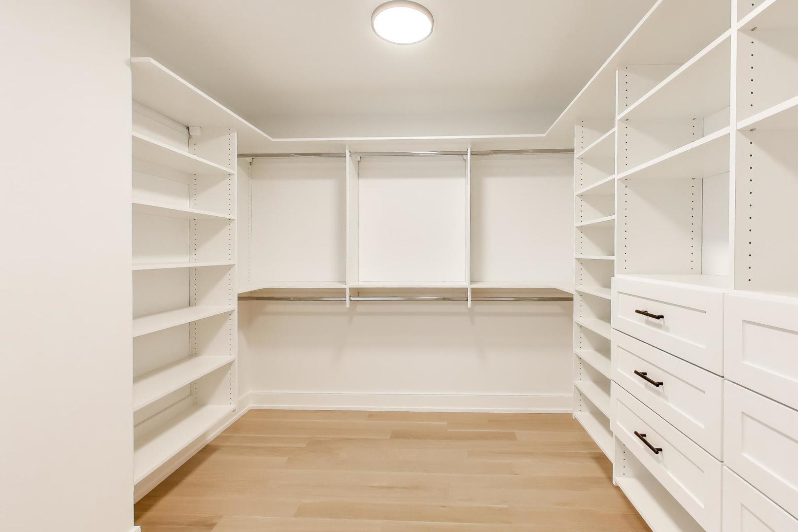 160 E Cayuga Avenue, Elmhurst, IL 60126