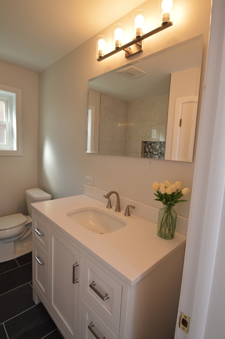 10332 Elizabeth Street #1, Westchester, IL 60154