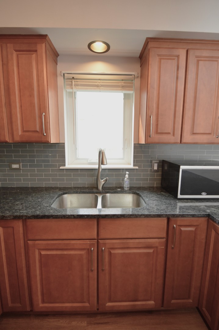 10332 Elizabeth Street #1, Westchester, IL 60154