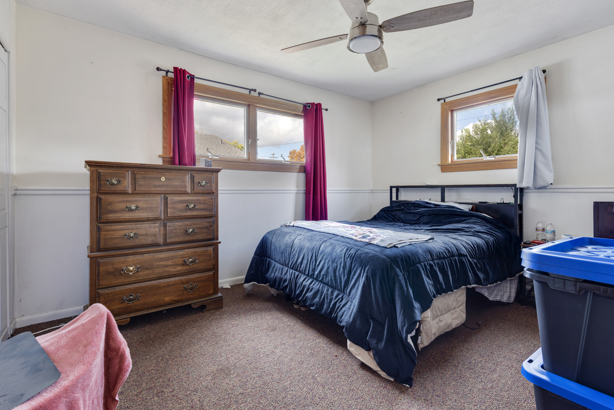 718 W Merle Avenue, Villa Park, IL 60181