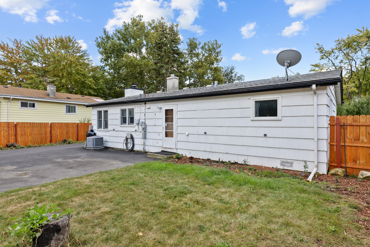 718 W Merle Avenue, Villa Park, IL 60181