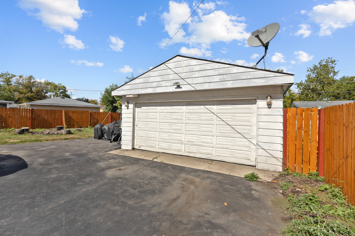 718 W Merle Avenue, Villa Park, IL 60181