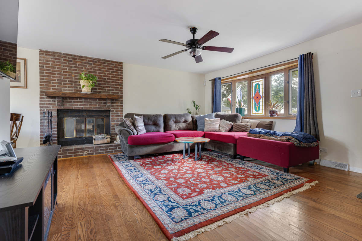 718 W Merle Avenue, Villa Park, IL 60181