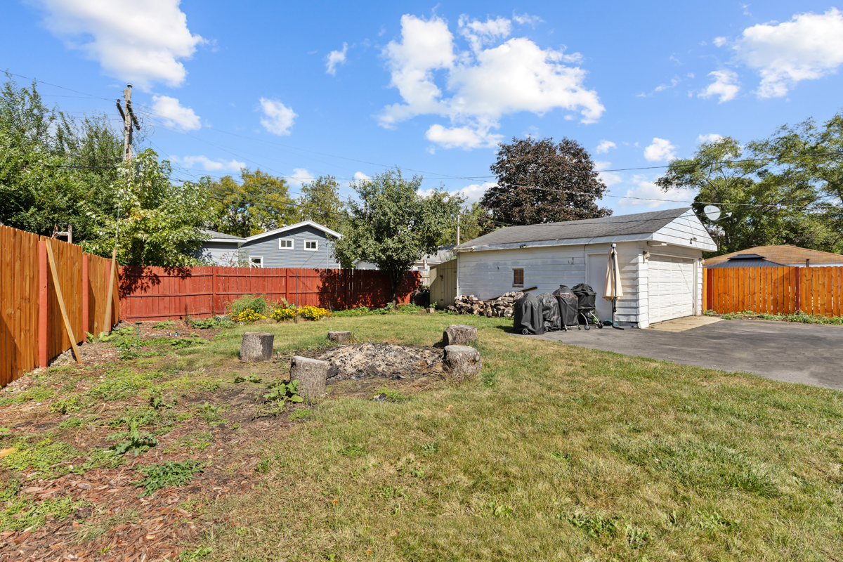 718 W Merle Avenue, Villa Park, IL 60181