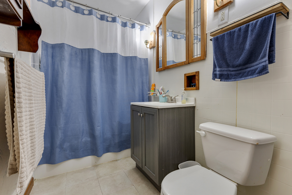 718 W Merle Avenue, Villa Park, IL 60181