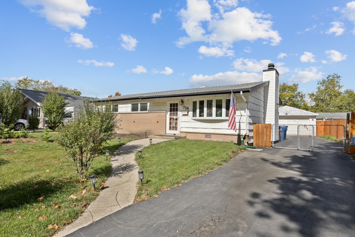 718 W Merle Avenue, Villa Park, IL 60181