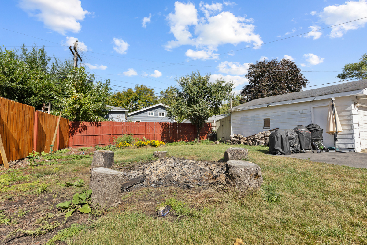 718 W Merle Avenue, Villa Park, IL 60181
