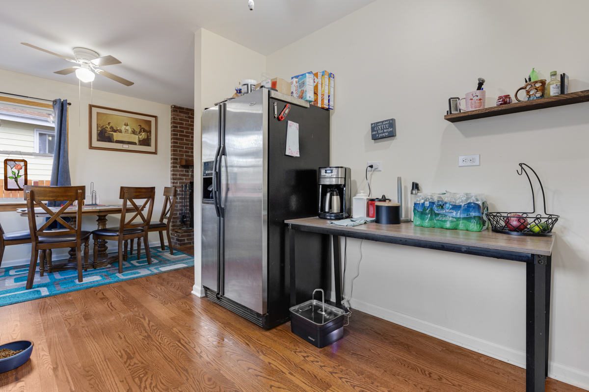 718 W Merle Avenue, Villa Park, IL 60181
