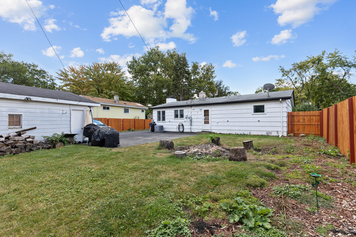 718 W Merle Avenue, Villa Park, IL 60181