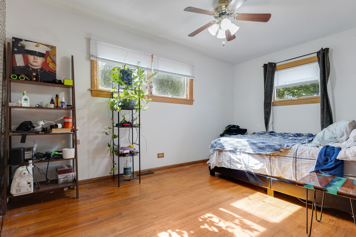 718 W Merle Avenue, Villa Park, IL 60181