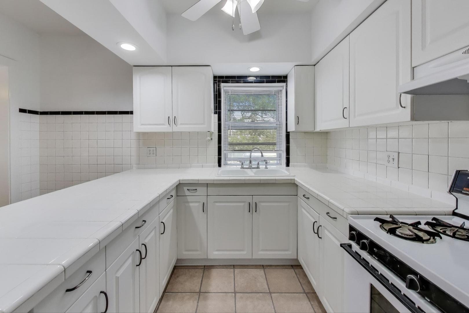2744 N Marmora Avenue, Chicago, IL 60639