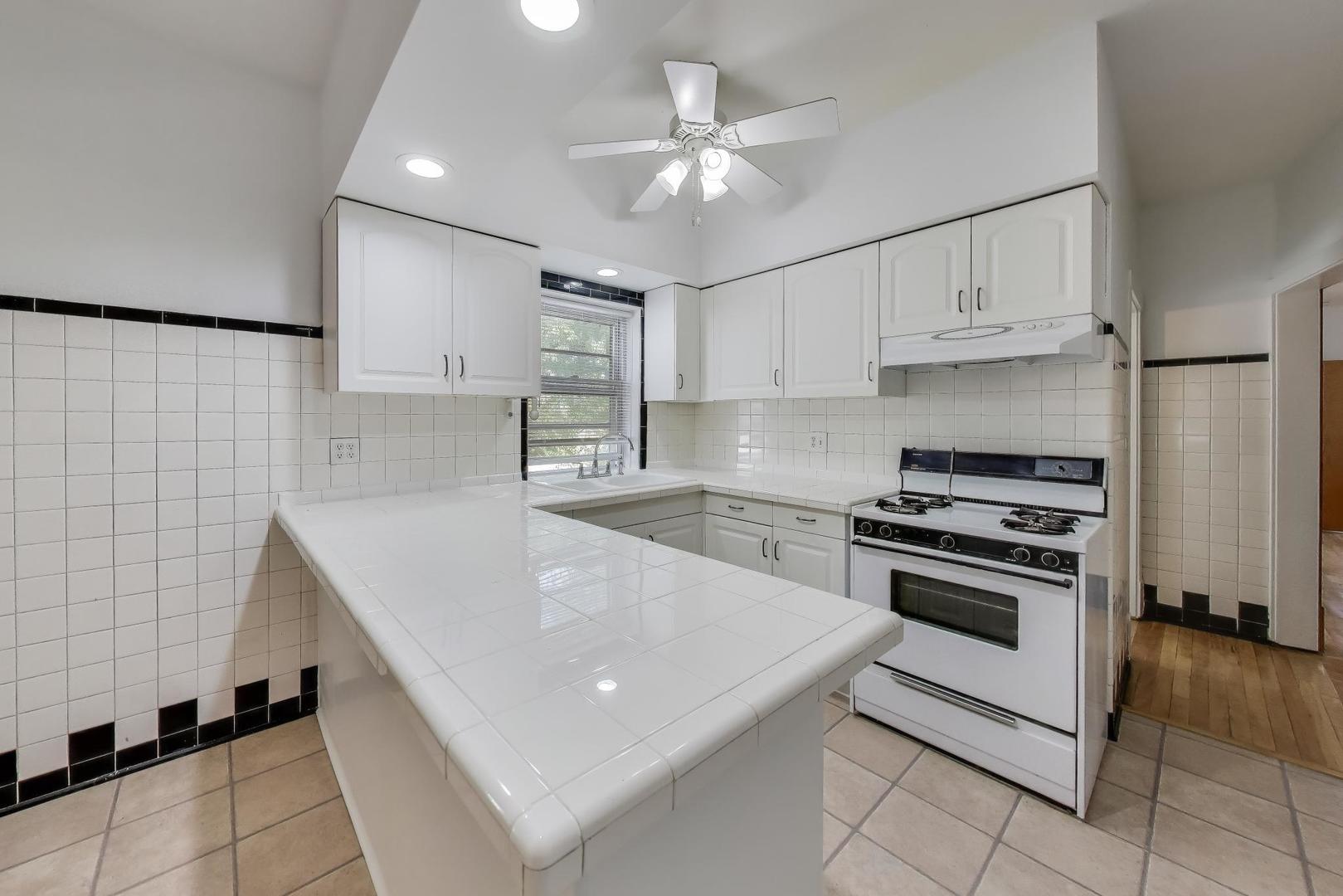 2744 N Marmora Avenue, Chicago, IL 60639