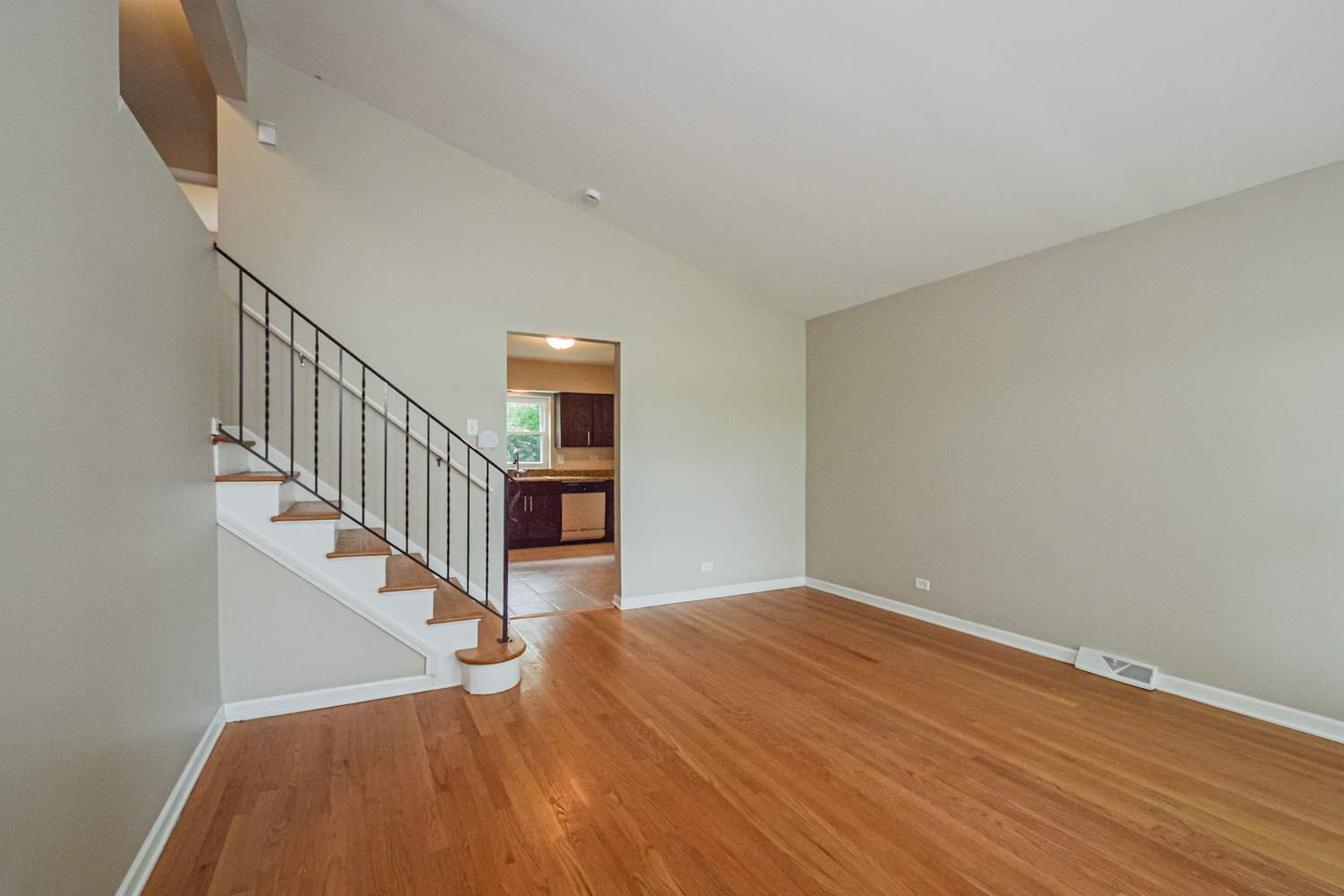 418 S Kennicott Avenue, Arlington Heights, IL 60005