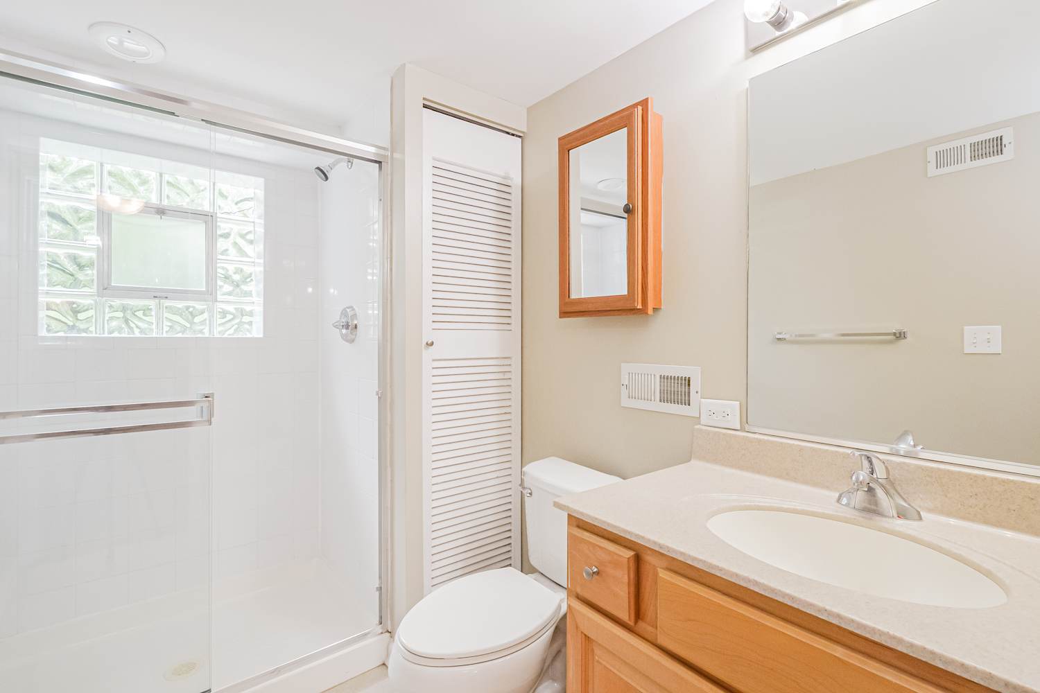 418 S Kennicott Avenue, Arlington Heights, IL 60005