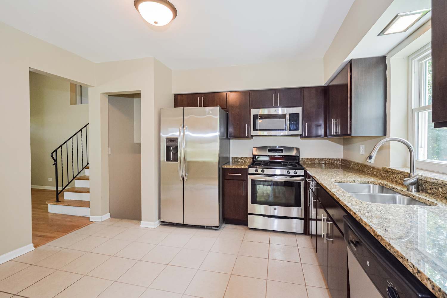 418 S Kennicott Avenue, Arlington Heights, IL 60005