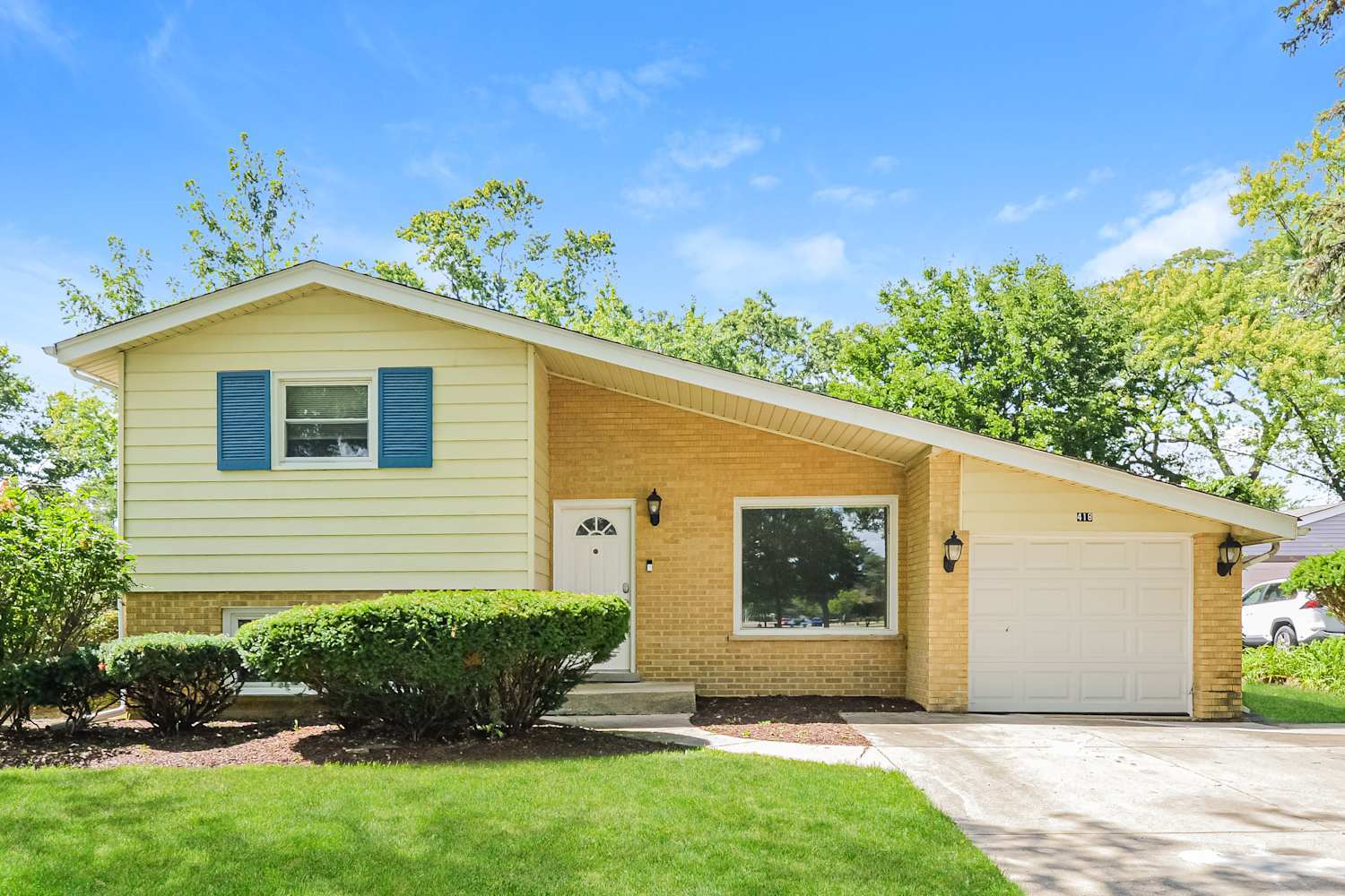 418 S Kennicott Avenue, Arlington Heights, IL 60005