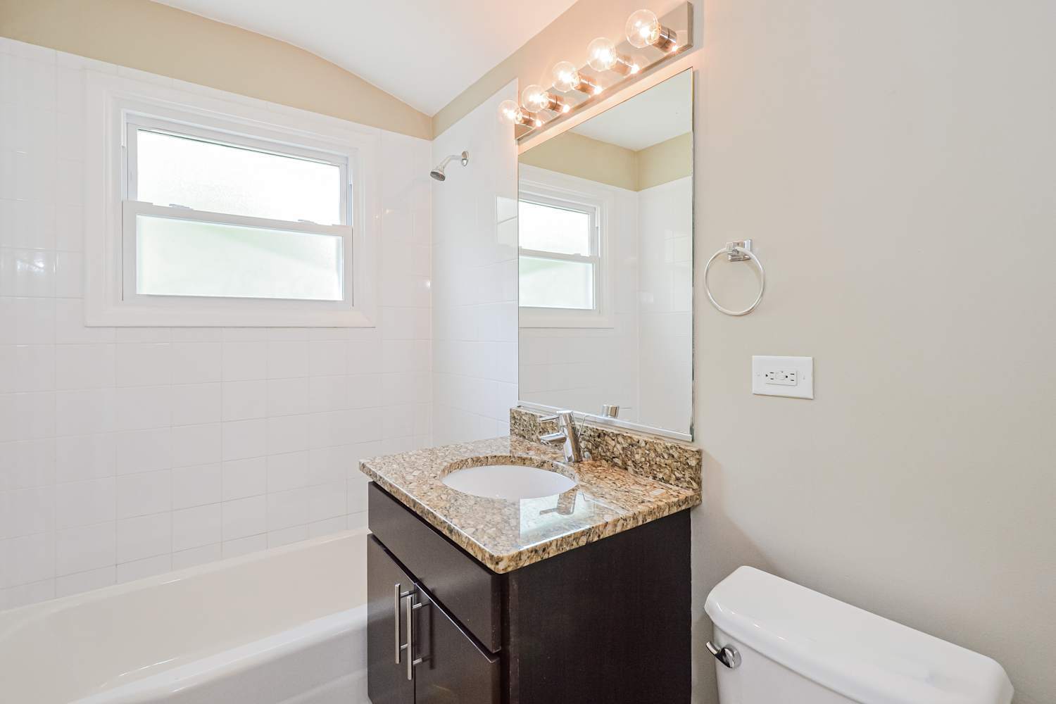 418 S Kennicott Avenue, Arlington Heights, IL 60005