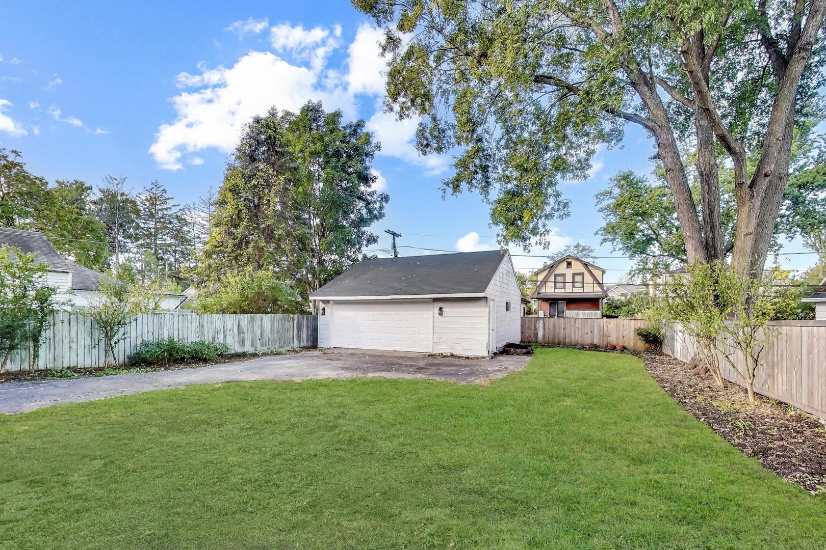 1220 Canfield Road, Park Ridge, IL 60068