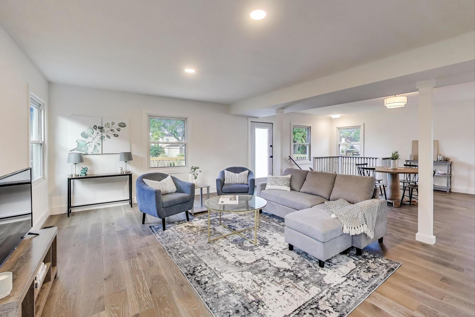 1220 Canfield Road, Park Ridge, IL 60068