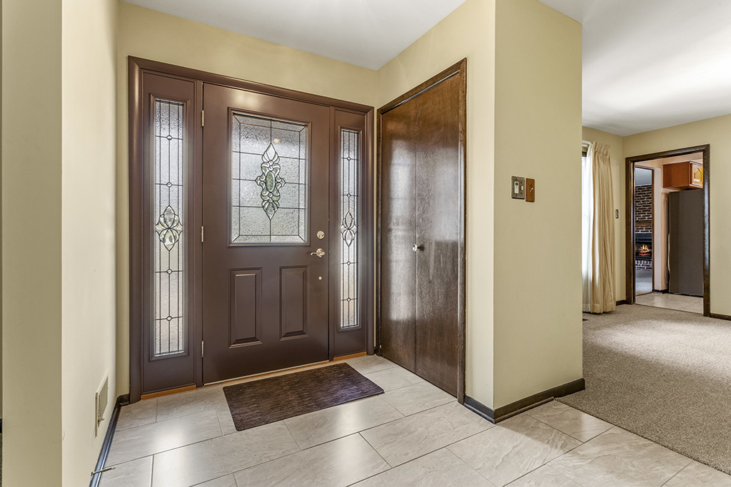 6066 Forestview Drive, Oak Forest, IL 60452