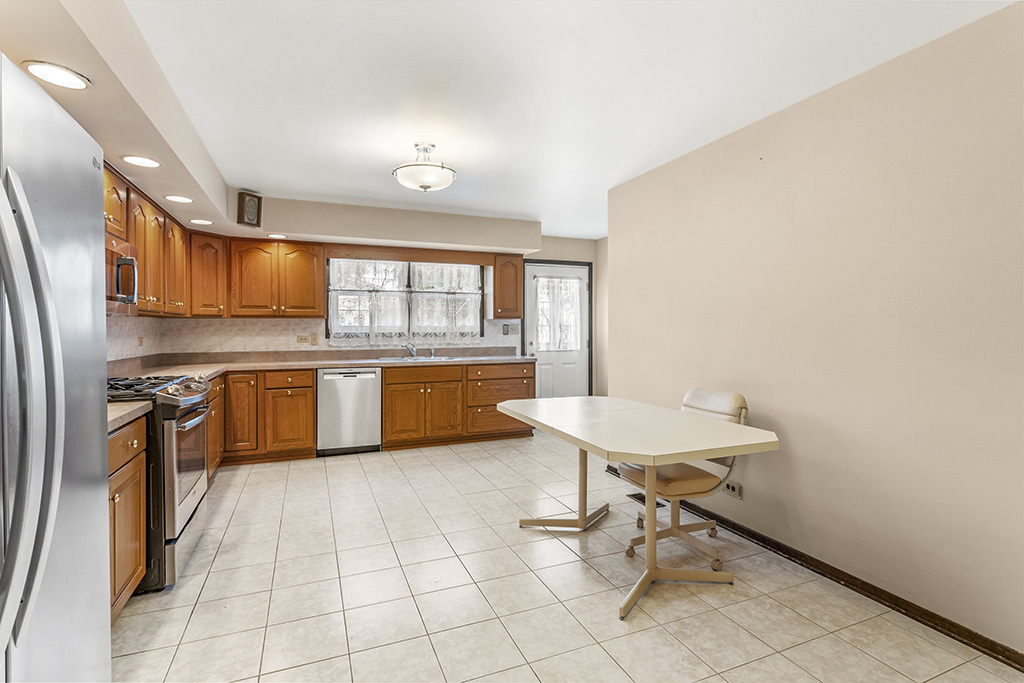 6066 Forestview Drive, Oak Forest, IL 60452