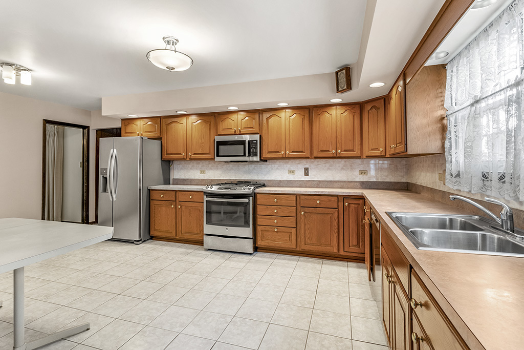 6066 Forestview Drive, Oak Forest, IL 60452