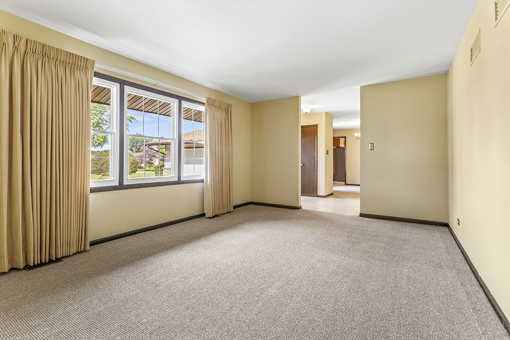 6066 Forestview Drive, Oak Forest, IL 60452