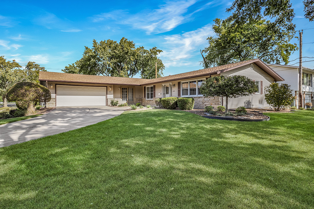 6066 Forestview Drive, Oak Forest, IL 60452