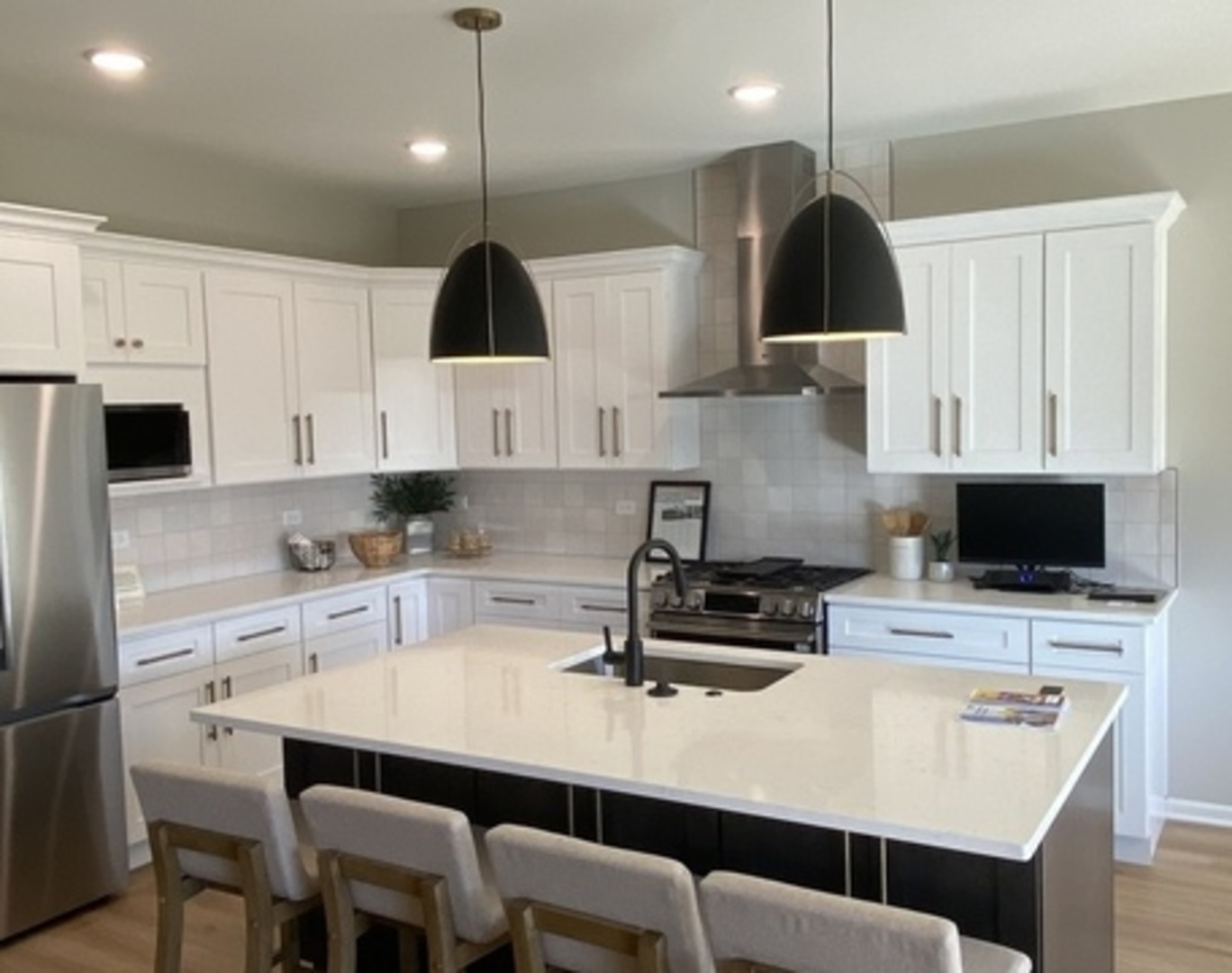 2166 Sky Harbor Drive, New Lenox, IL 60451