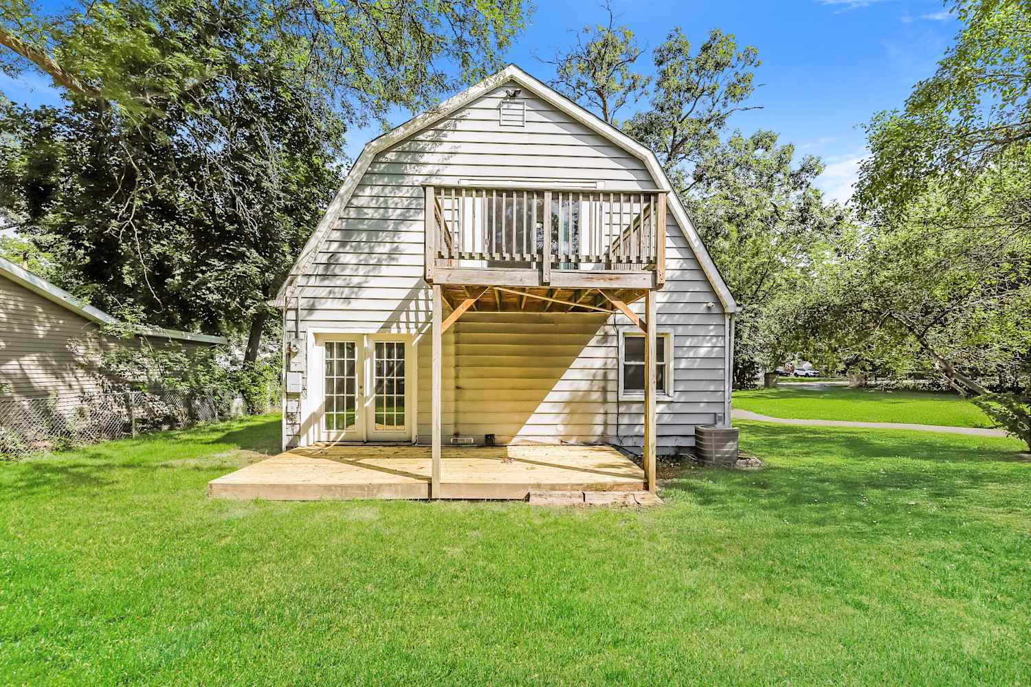 911 Paul Street, McHenry, IL 60051