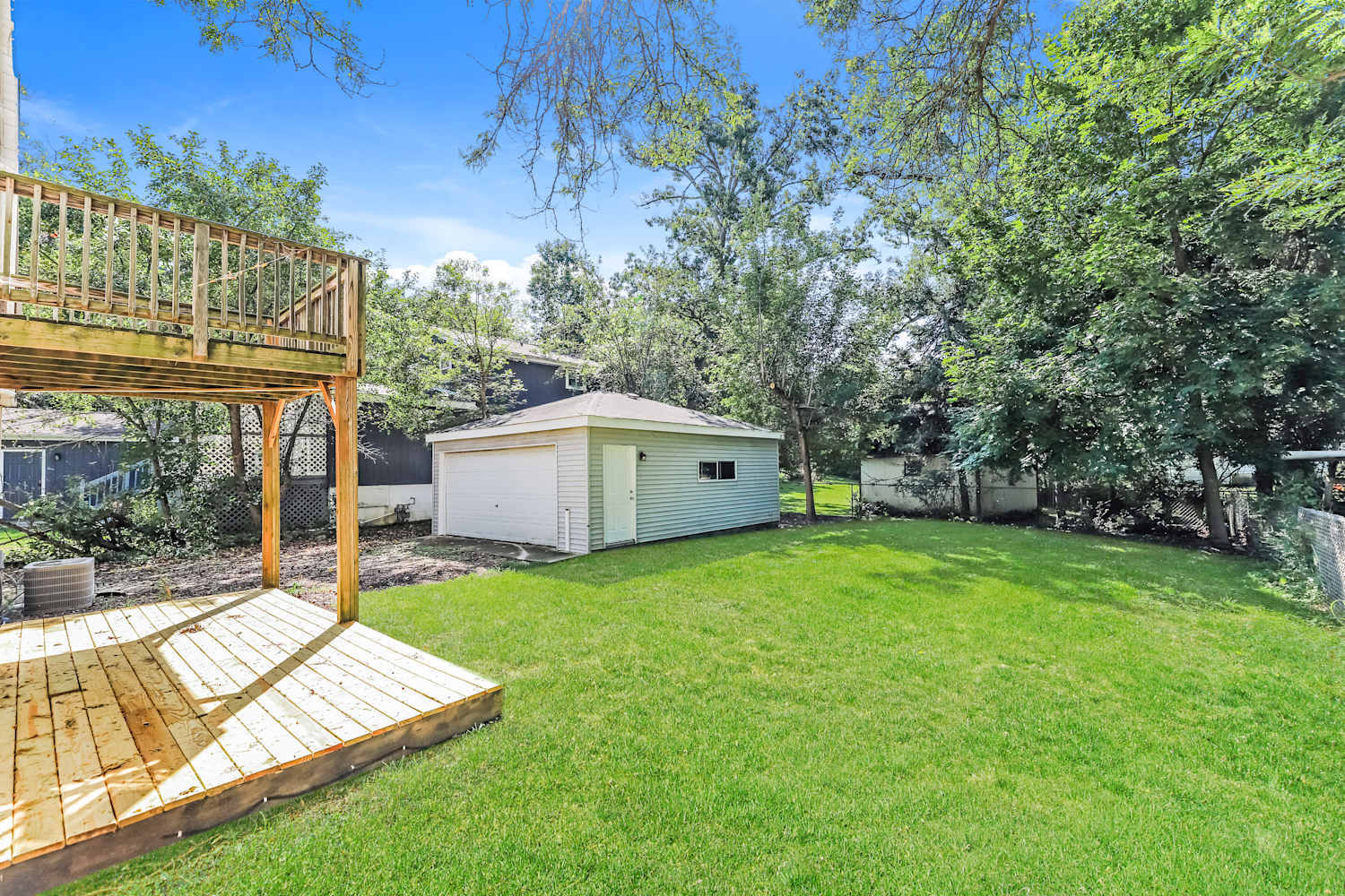 911 Paul Street, McHenry, IL 60051