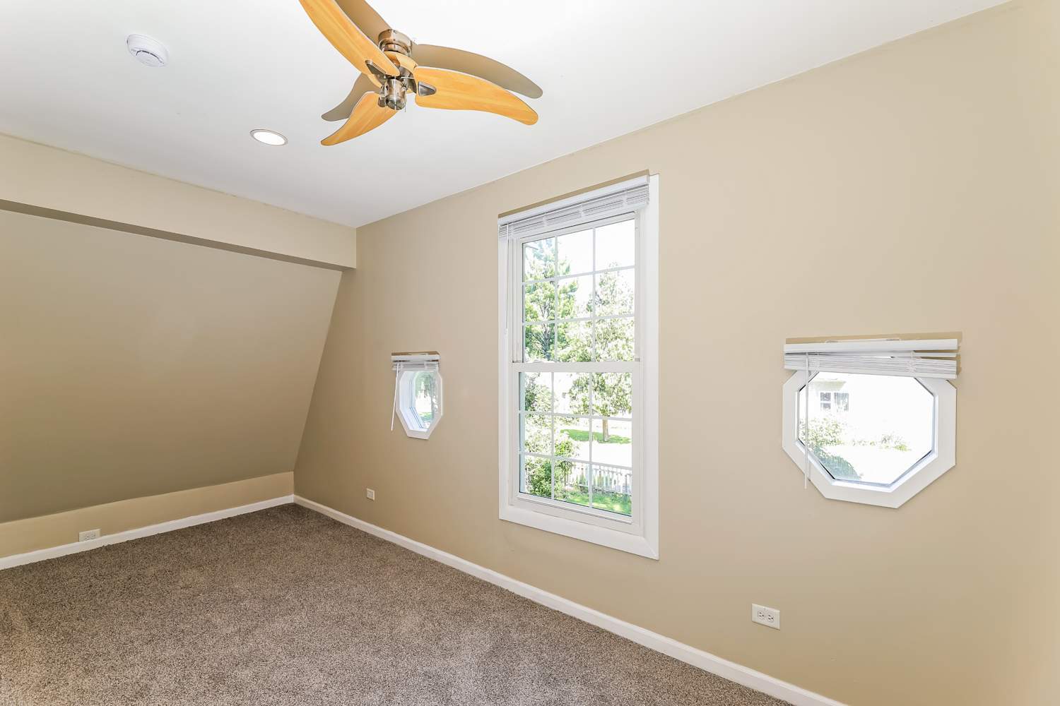 911 Paul Street, McHenry, IL 60051