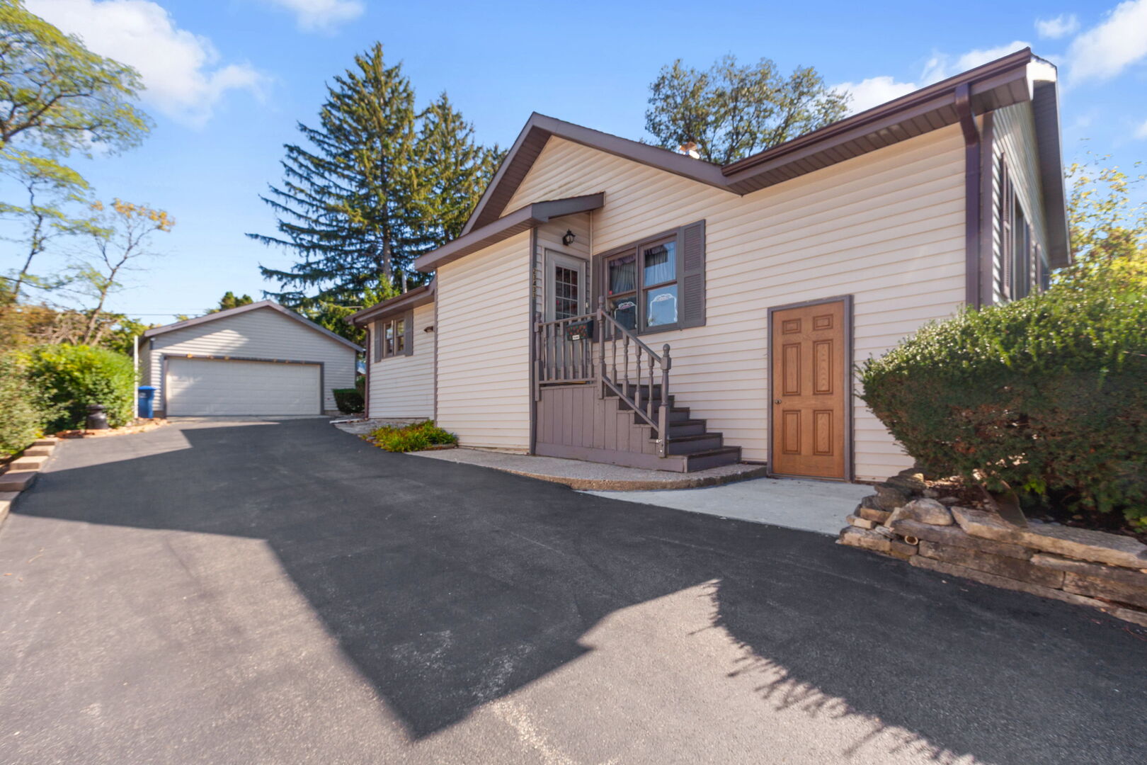 23433 N Summit Drive, Barrington, IL 60010